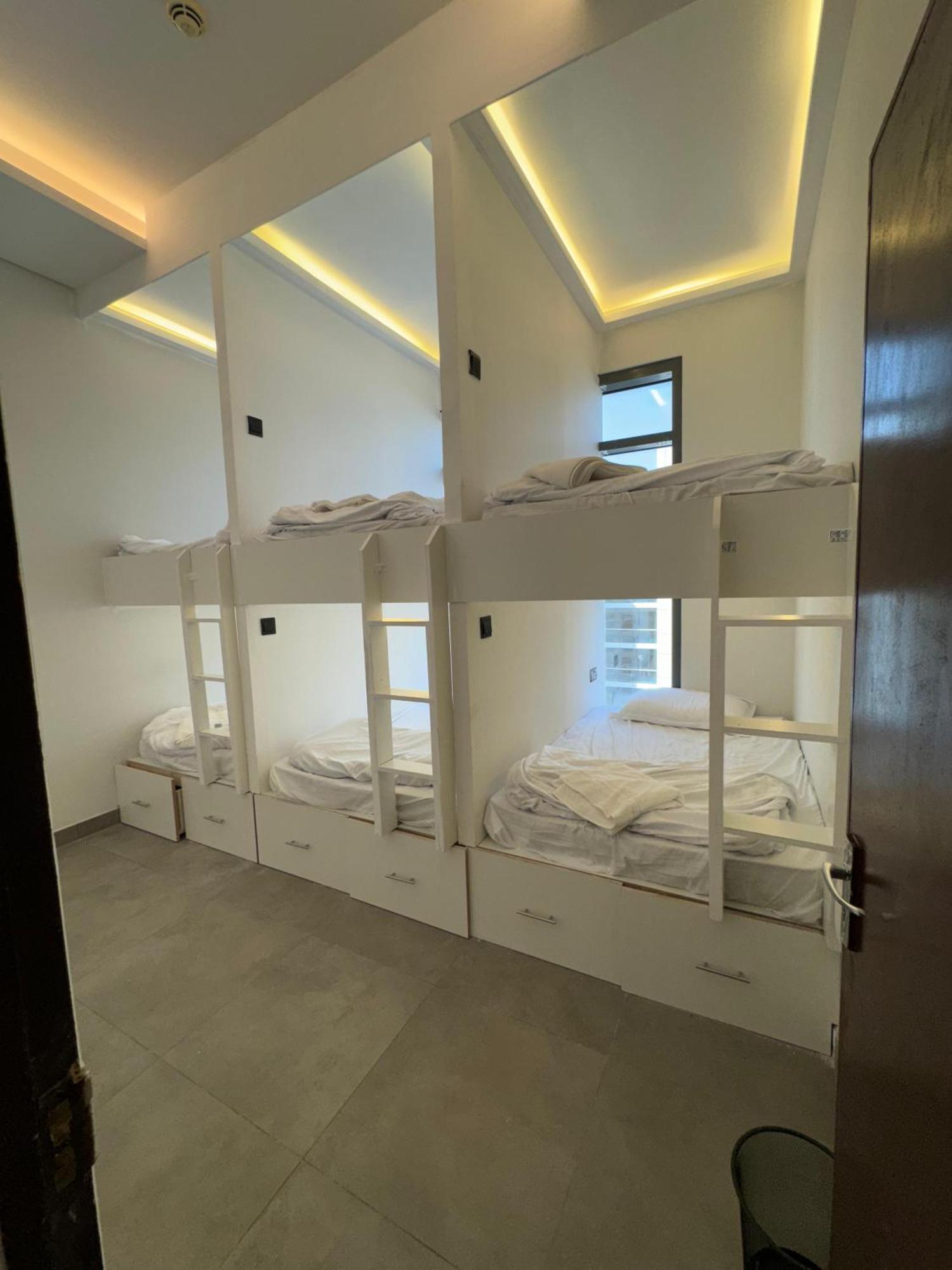 Urban Nest Hostel Burj Khalifa View ดูไบ ภายนอก รูปภาพ