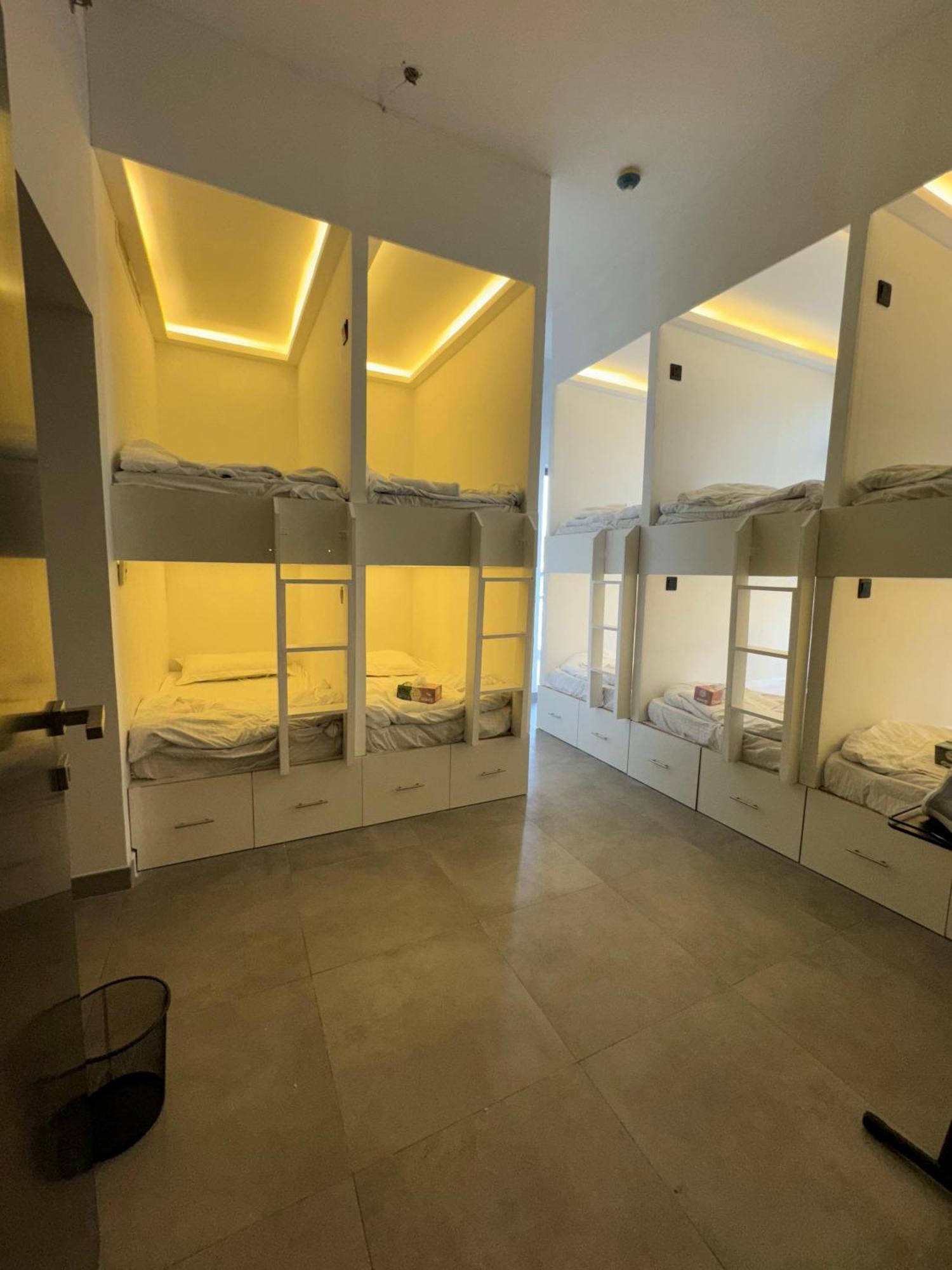 Urban Nest Hostel Burj Khalifa View ดูไบ ภายนอก รูปภาพ